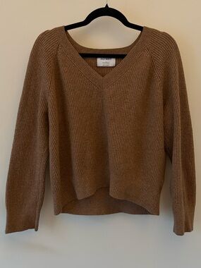 Old Navy V-Neck Ribbed Sweater in Camel Brown